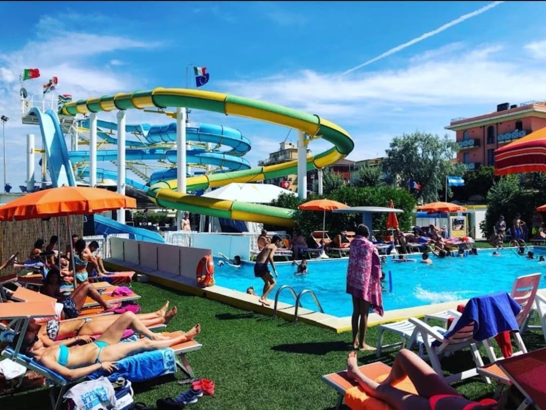 Hotel Sabbia D'Oro Rimini Exteriör bild